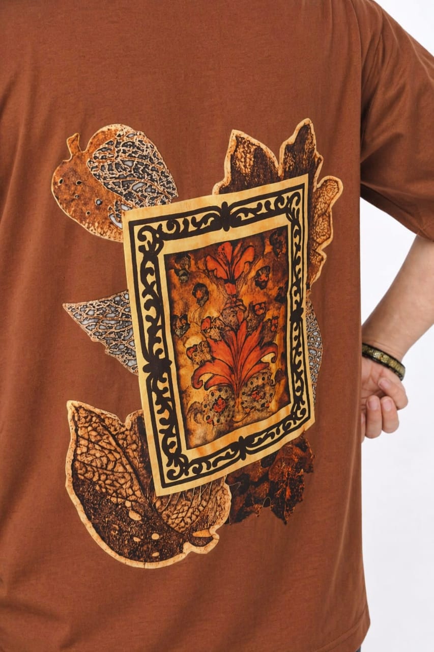 Antique Flora – Premium Oversized T-Shirt
